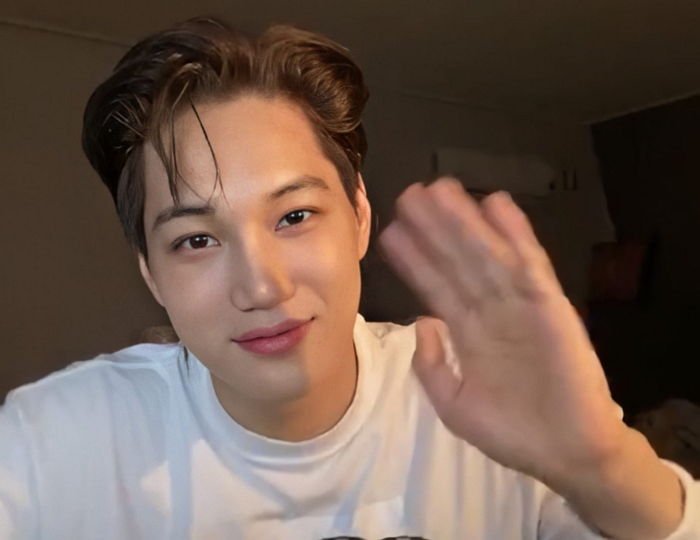 Exo Kai's dazzling recent status with his wet hair and legendary beauty.