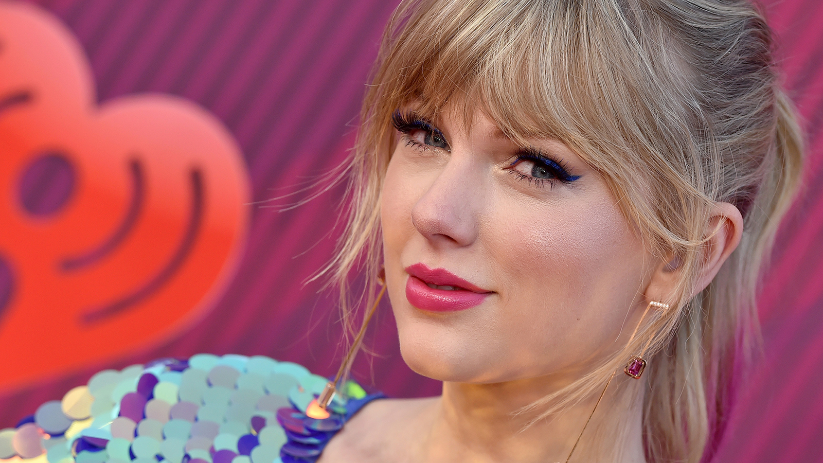 Taylor Swift Ranked #1 in Surprise Release of 8th studio album 'Folkler'